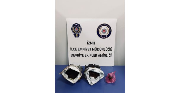 Polisin şüphe üzerine durdurduğu şahısların üzerinden uyuşturucu çıktı