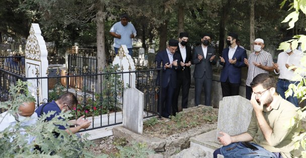 Prof. Dr. Ahmet Haluk Dursun, Mezarı Başında Dualarla Anıldı