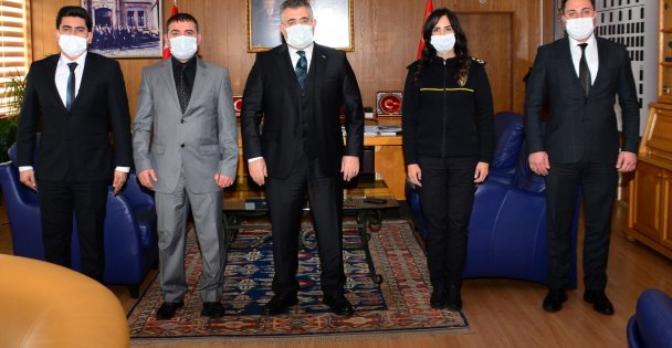 Rüşvet teklifini reddeden 3 polis ödüllendirildi