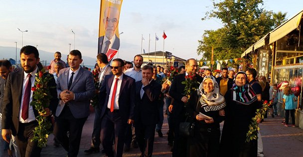 Saadet'ten sevgi yürüyüşleri