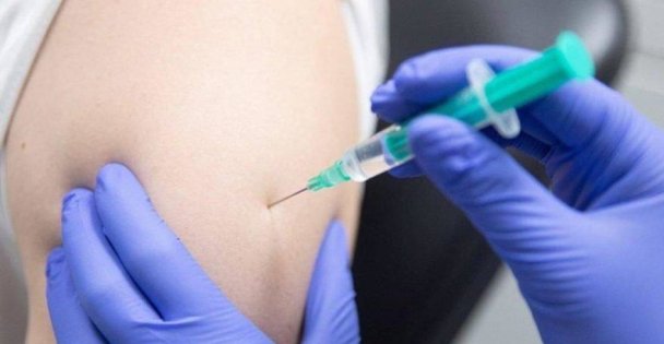 Sağlık çalışanları'nın ikinci doz aşılanması bu hafta başlıyor