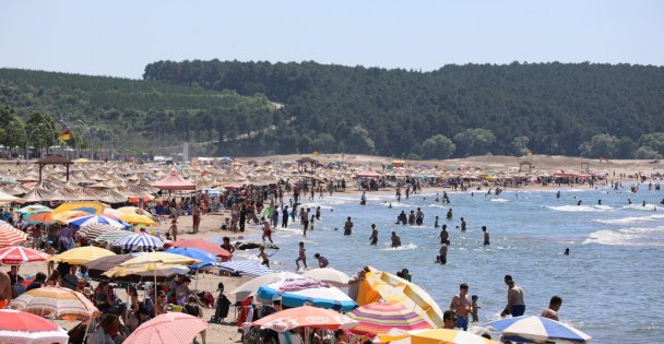 Sahillerde 79 kişi boğulmaktan kurtarıldı