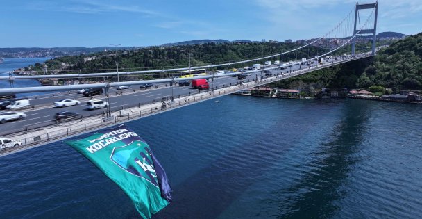 Şanlı Kocaelispor Bayrağı, İstanbul Boğazında