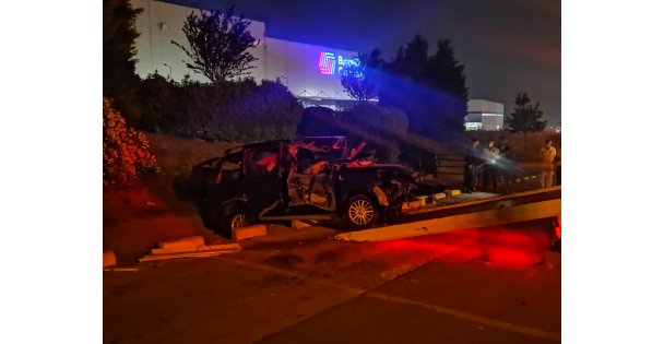 Şarampole Devrilen Hafif Ticari Araçtaki Yolcu Yaralandı