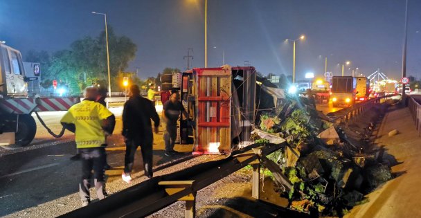 Sebze Yüklü Kamyon Kamyonete Çarptı: 5 Yaralı