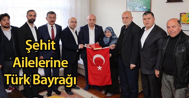 Şehit Ailelerine Türk Bayrağı