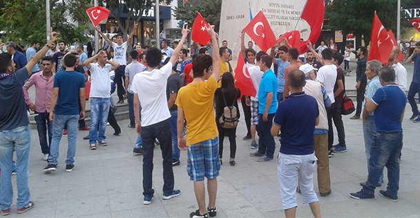 Şehitler için tek yürek!