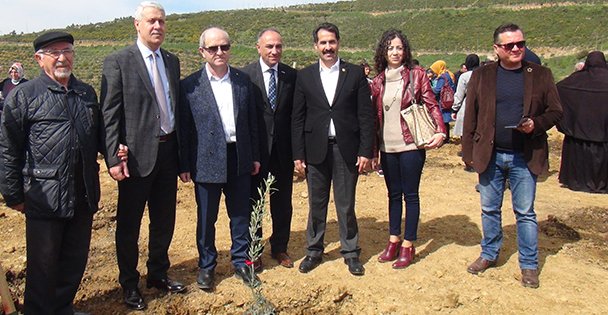 Şehitlerimizin anısına fidan diktik