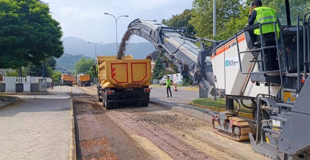 Şehrin bozuk yolları asfaltlanıyor