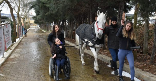 Serebral Palsi Hastası Canan, 'para at terbiyesi' Yarışmasında Başarı İçin Mücadele Verecek