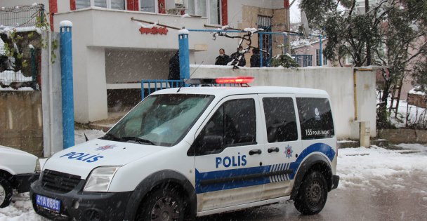 Silahını Temizlerken Yanlışlıkla Kendini Vurdu