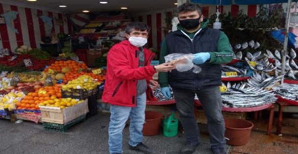 Simitçi Erkan bir günlük geliriyle kampanyaya destek verdi