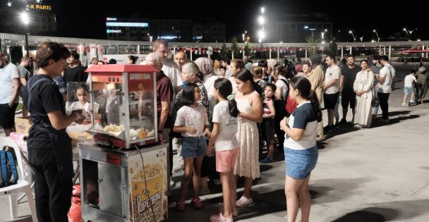 Sinema keyfi Milli İrade Meydanında yaşanıyor