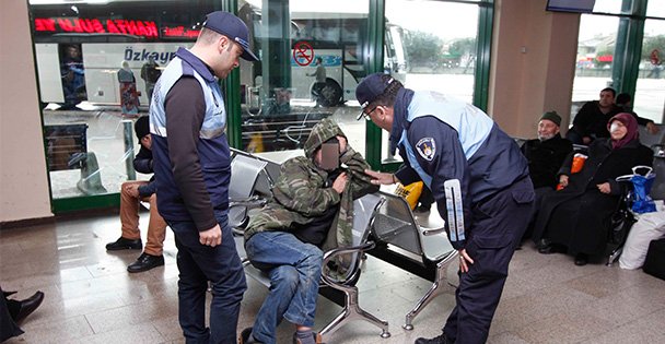 Soğukta kalmasınlar diye ekipler çalışıyor