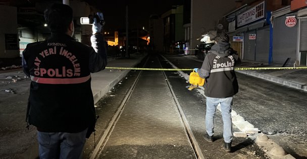 Sokak Ortasında Kurşun Yağdırdı: Boynundan Vurulan Şahıs Ağır Yaralandı