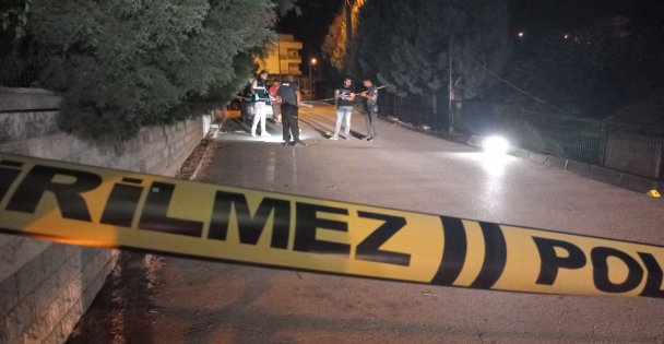 Sokak ortasında tartıştığı kişiyi tabancayla vurdu