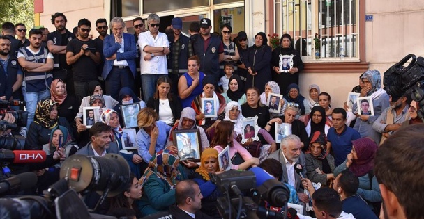 STK'lardan Diyarbakır annelerine destek
