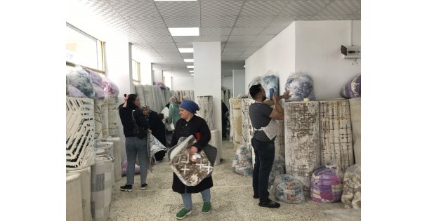 Su Basan Depoda Islanan Halıları Zararına Satışa Çıkarttı