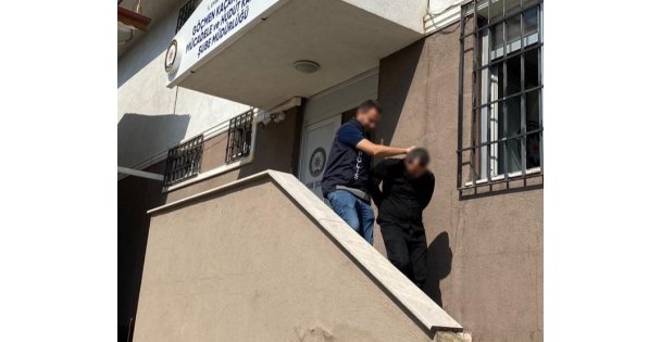 Şüphe üzerine durdurulan araçta 6 düzensiz göçmen yakalandı