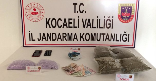 Şüpheli araçta uyuşturucu bulundu