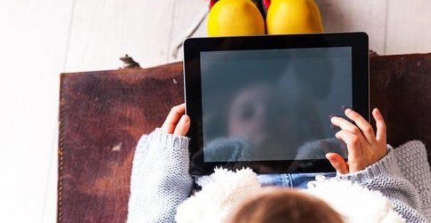 Sürekli ekrana bakmak çocukların göz sağlığını tehdit ediyor