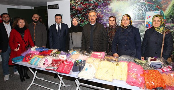 Suriye'ye 3 TIR un yardımı
