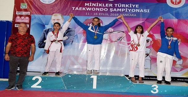 Taekwondocu Minikler Türkiye Şampiyonasında kürsüye çıktı