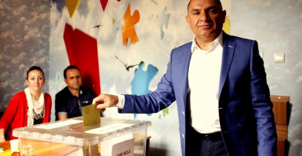Tahsin Tarhan oyunu kullandı