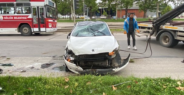 Takla Atan Otomobilden Burnu Bile Kanamadan Çıktı