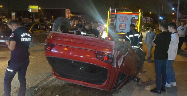 Takla Atan Otomobilden Burunları Bile Kanamadan Çıktılar