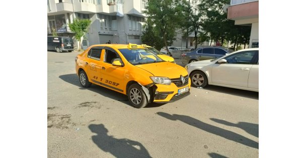Taksinin Çarptığı Yaya Yaralandı