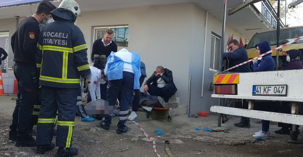 Tamir ettiği çekici kamyonetin altında kalan kişi öldü