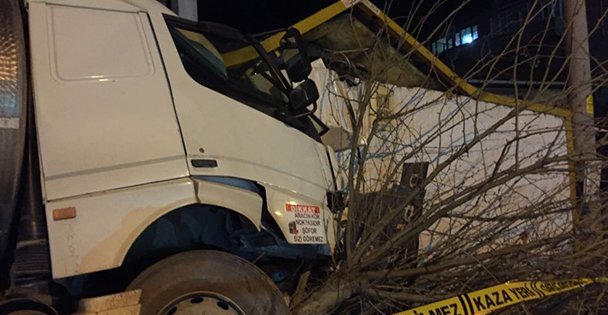 Tanker kazası: 2 yaralı