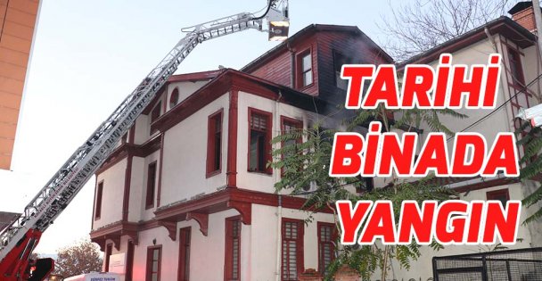 Tarihi binada çıkan yangın söndürüldü