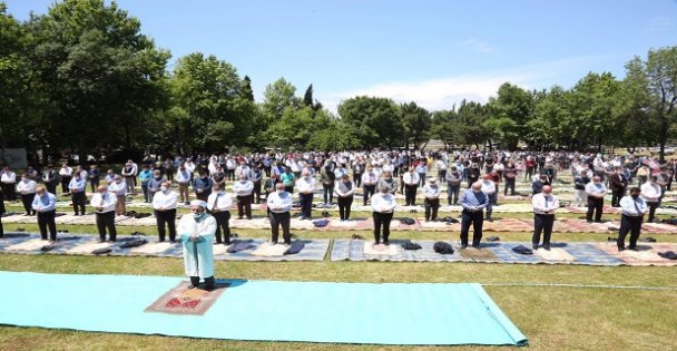 Tarihi Hünkar Çayırında Cuma Namazı