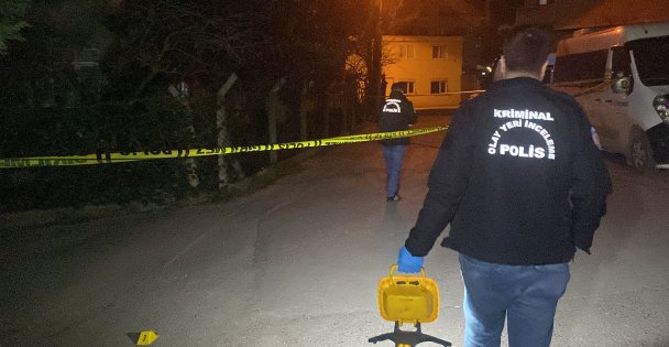 Tartıştığı şahsı sokak ortasında silahla vurup kaçtı