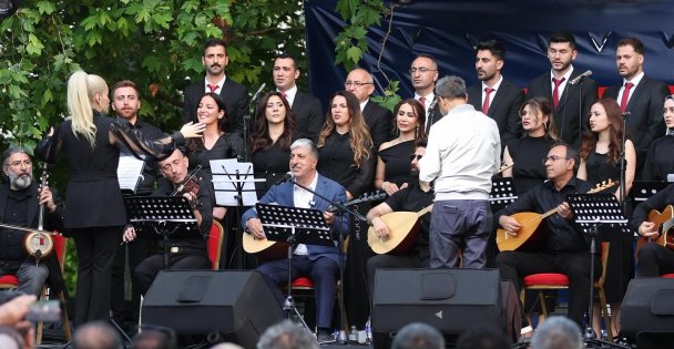 Tavşancıl Sahilinde Türkülerle Dolu Bir Gece Yaşandı