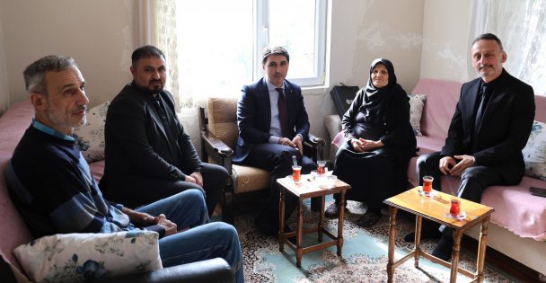 Taziye ekipleri kapı kapı geziyor;  Kocaeli Büyükşehir acıları hafifletiyor