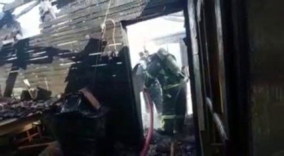 Telsizden geçen anonsu duydular ailece yangını söndürdüler