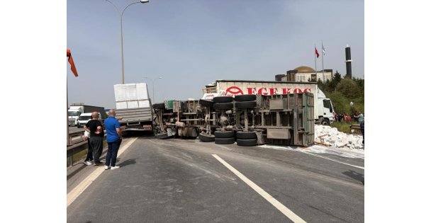 TEM otoyolunda büyük kaza, yol trafiğe kapandı