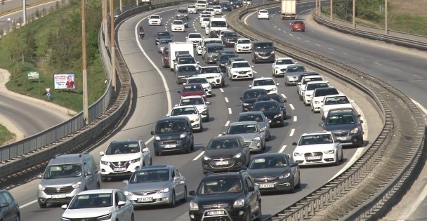 TEM'de Bayram Trafiği Yoğunluğu Havadan Görüntülendi