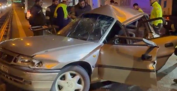 TEM'de Tırla Çarpışan Otomobil Kağıt Gibi Ezildi: 2 Ağır Yaralı