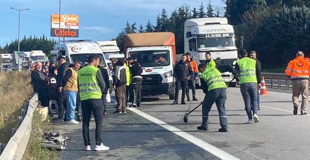 TEM'de yolcu otobüsü tıra çarptı: 13 yaralı