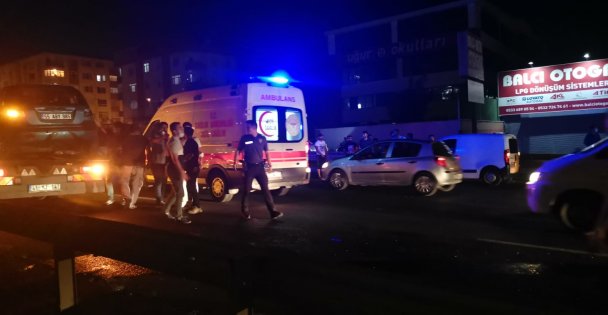 Ters Yöne Giren Otomobil Kazaya Neden Oldu: 4 Yaralı