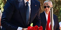 Aktaş ve Büyükakın, dua okudu, karanfil bıraktı