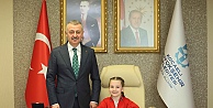 Başkan Büyükakın geleneği bozmadı: Çocuk Bayramı’nda Başkan Damla oldu