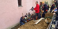 Boğazına kadar toprağa gömülen işçi böyle kurtarıldı
