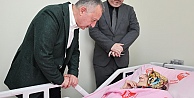 Büyükakın, Anneler Gününde şehit ailesi ve huzurevine gitti