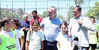 Büyükakın, gençlerle iç içe