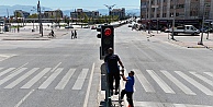 Büyükşehir, kırmızı ışıkla “Stop İsrail” dedi